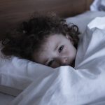 ¿Qué causa el insomnio en los niños?